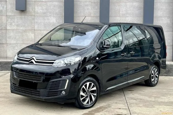 Citroën SpaceTourer kiralık 8 kişilik araç